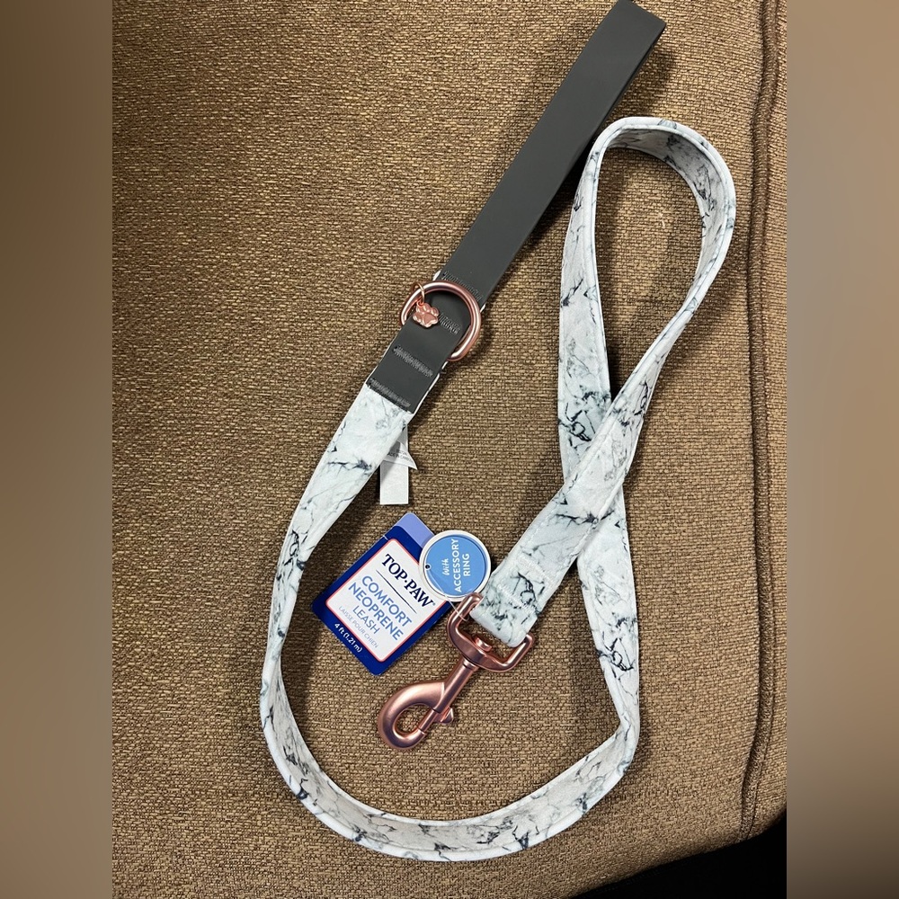 4/50$ Top Paw Stylish Dog Leash - Black and White